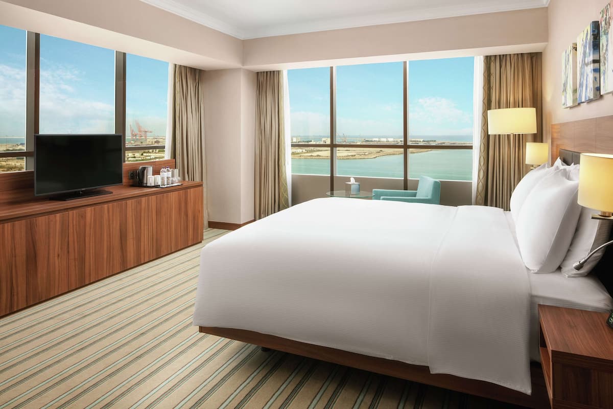 room, 1 king bed, sea view, corner | minibar, in-room safe, blackout curtains, soundproofing