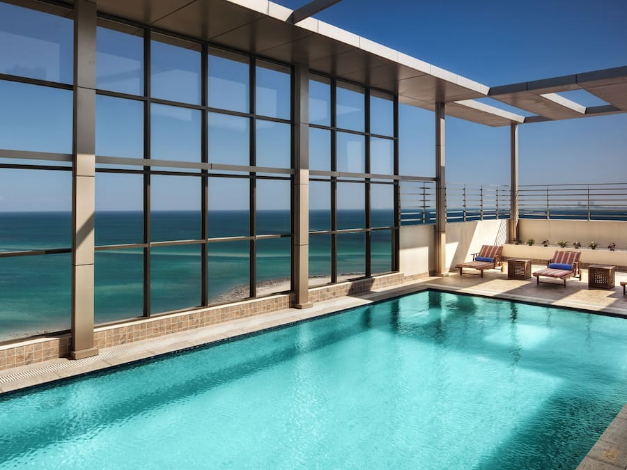 Minibar, caja de seguridad en la habitación y cortinas blackout