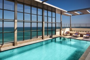 Room, 2 Twin Beds | Minibar, in-room safe, blackout drapes, soundproofing