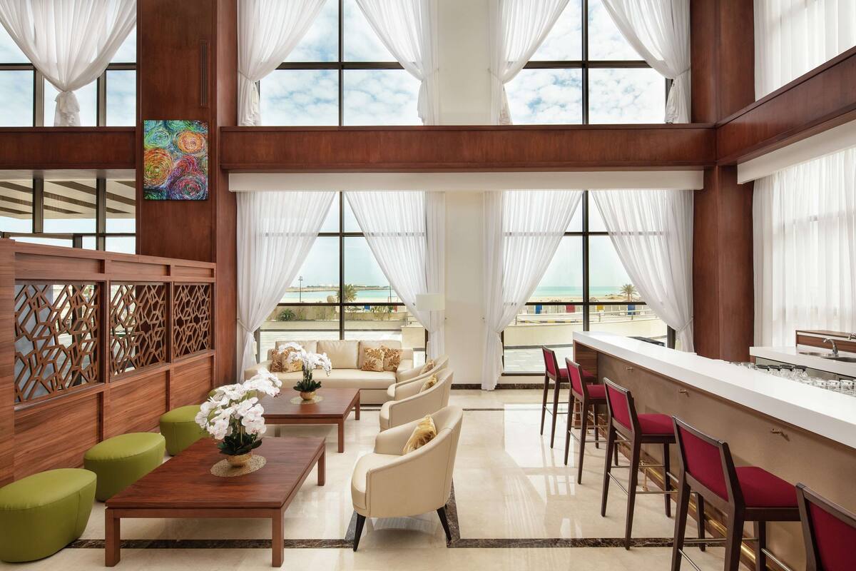 breakfast, lunch and dinner served