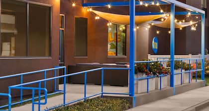 Tru by Hilton Lawrenceville Atlanta I-85 Sugarloaf