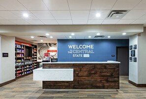 Snack bar - Hampton Inn Gardner Conference  Center (Gardner)