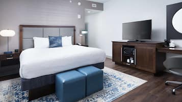 1 habitación, escritorio y espacio para trabajar con laptop