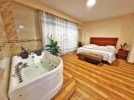 Svit - 1 queensize-säng | Strykjärn/strykbräda, gratis wi-fi och sängkläder