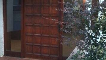 Pintu masuk properti