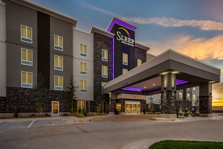 Entrada al alojamiento. Sleep Inn & Suites Yukon Oklahoma City