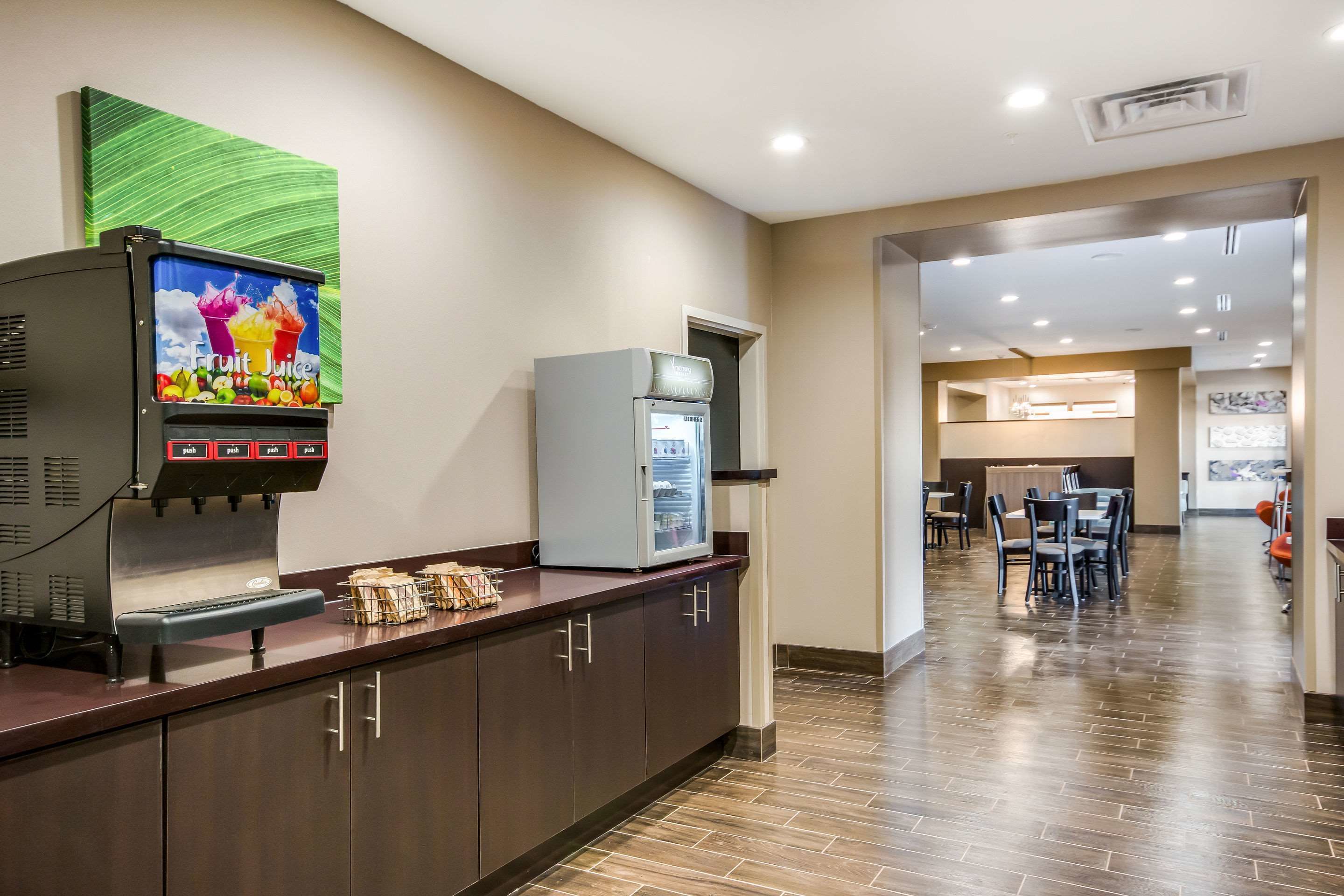 free daily full breakfast