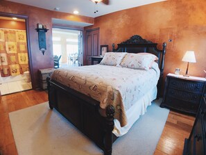 4 室のベッドルーム、デスク、アイロン / アイロン台、WiFi (無料)