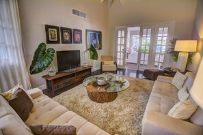 Flat-screen TV - Colonial Luxury Golf & Ocean View Villa with live-in butler, chef & maid (5 BDR) (Punta Cana)