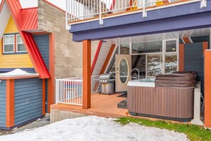 Enjoy a relaxing stay with a balcony, patio, and hot tub.