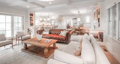 5 star, grand 8 BR estate, large yard, pool, pond, walk to town & beach