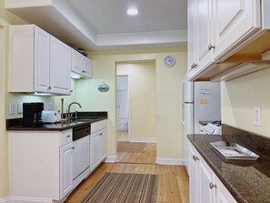 Fridge, microwave, oven, stovetop - Fantastic Economical Wildwood Retreat Accepting 2 Night Stays! (Wildwood)