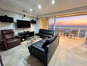 Living area - Luxurious Condo 180  view of the Pacific Ocean in Rosarito Beach (Rosarito)