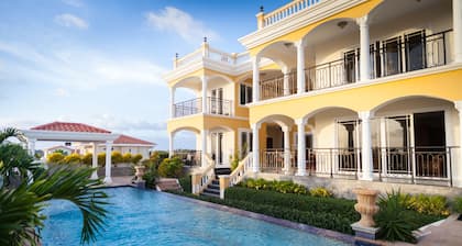 Villa Indijo: Villa de servicio completo con espectacular vista del mar Caribe