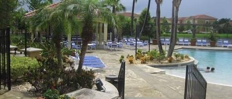 屋外プール、温水プール