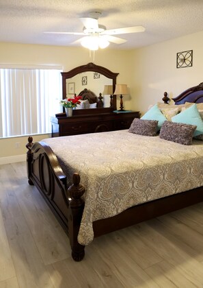 3 slaapkamers, een kluis op de kamer, een strijkplank/strijkijzer