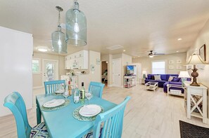 Smart TV - Blue Bayou: Dog Friendly Home - 5 Houses to Beach by Anna Maria Life Vacation Rentals (Holmes Beach)