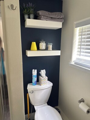 Shower, hair dryer, towels, soap - Tiny house for your Big Adventures (St Anthony)