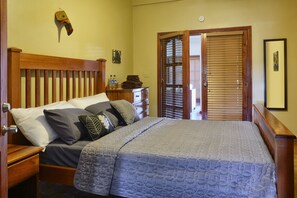 3 bedrooms, in-room safe, desk, iron/ironing board