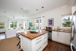 冰箱、微波炉、烤箱、炉灶