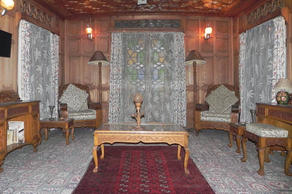 Shabrose Heritage Houseboats - Nigeen Lake