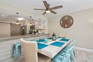 Dining - Shoreline Towers 2083 * Beach Chair Set Included (Destin)