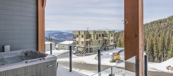 Luxury duplex on The Ridge, incredible views, hot tub and ski storage!