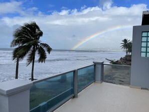 Property grounds - Historic Beachfront Villa, Saltwater Pool & Breathtaking Ocean Views l 14 guests (Aguada)
