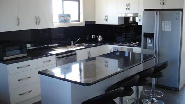 Private kitchen - Bunker Vista at Dunes Golf Links (Port Hughes)