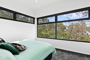 Unclassified image, 3 of 14, button - Lorne Hiatus (Lorne)