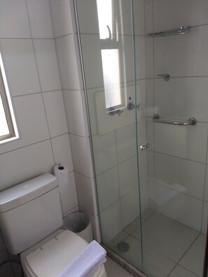 Shower, hair dryer, towels, toilet paper - Furnished apartment on Boa Viagem beach  (Boa Viagem)