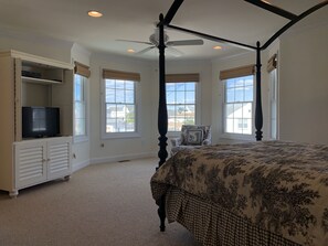 5 bedrooms, desk, iron/ironing board, free WiFi - Stunning Construction, only 3 blocks from the Wildwood Beaches! (Wildwood Crest)