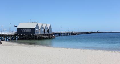 Busselton Family Holiday House - by the bay