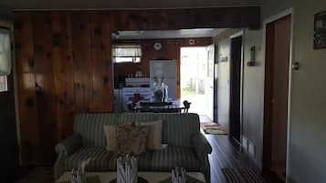 Télévision, jeux vidéo, lecteur de DVD, livres