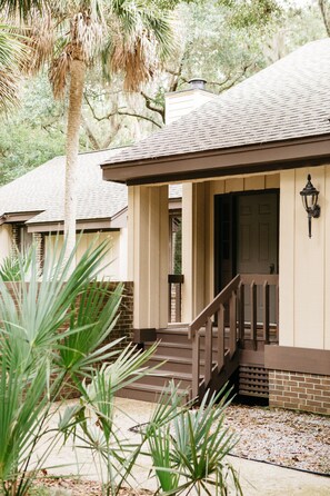 Exterior detail - Bungalow on Seabrook Island (Seabrook island)