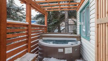 Bain à remous extérieur