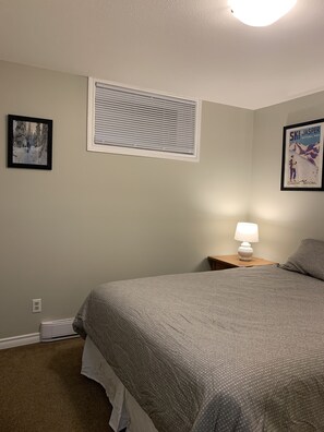 2 bedrooms, iron/ironing board, free WiFi, bed sheets - Cozy, ground floor suite, with private hot tub - backs onto chairlift. (Silver Star Mountain)