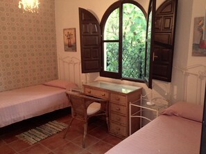 6 Schlafzimmer, Bügeleisen/Bügelbrett, WLAN, Bettwäsche