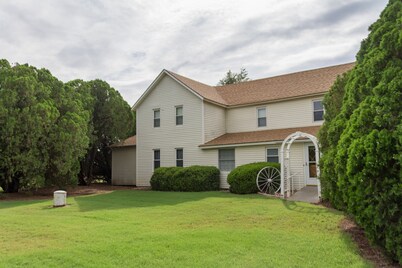 Country Farmhouse, family friendly, beautiful views, gorgeous sunsets