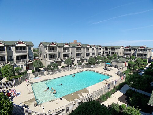 Gorgeous Property with a Beautiful Courtyard & Pool!