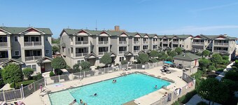 Gorgeous Property with a Beautiful Courtyard & Pool!