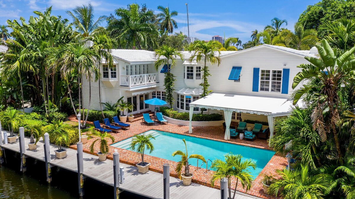 Luxury Waterfront Villa with Dock! Walk To Beach & Las Olas Blvd.