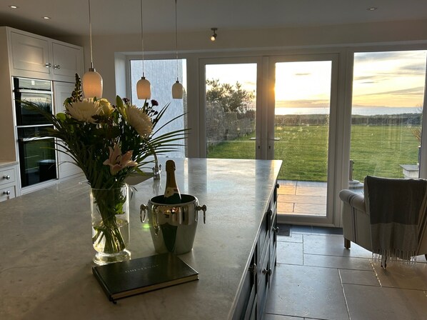 Interior - Stunning beachfront property - sea views every room & access to expansive beach (Liverpool)