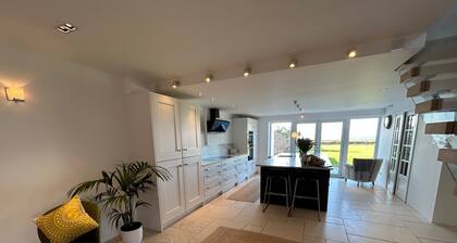 Superbe propriété en bord de mer - vue sur la mer chaque chambre et accÚs à la plage expansive