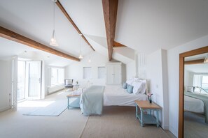 4 chambres, coffres-forts dans les chambres, fer et planche Ă repasser