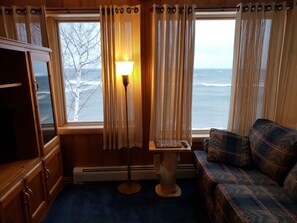 Smart TV, video games, DVD player, books