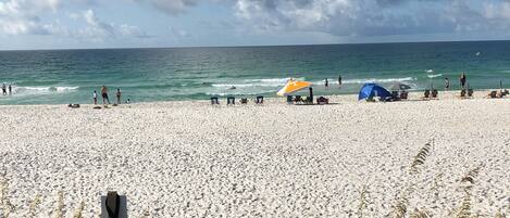 Beach nearby, sun-loungers, beach towels