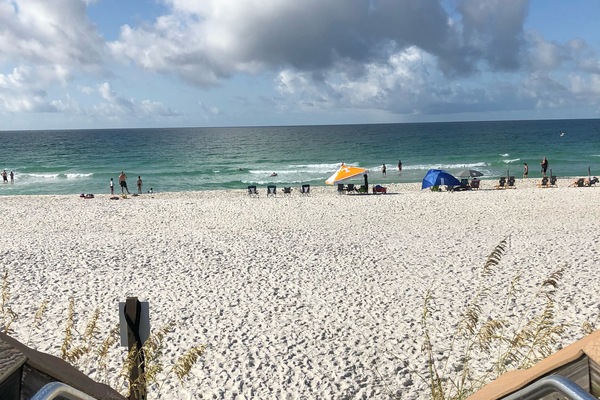 Beach nearby, sun-loungers, beach towels