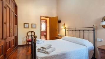 6 dormitorios, tabla de planchar con plancha, cuna de viaje y wifi