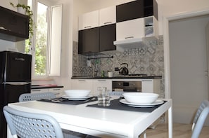 Microwave, dishwasher, cookware/dishes/utensils